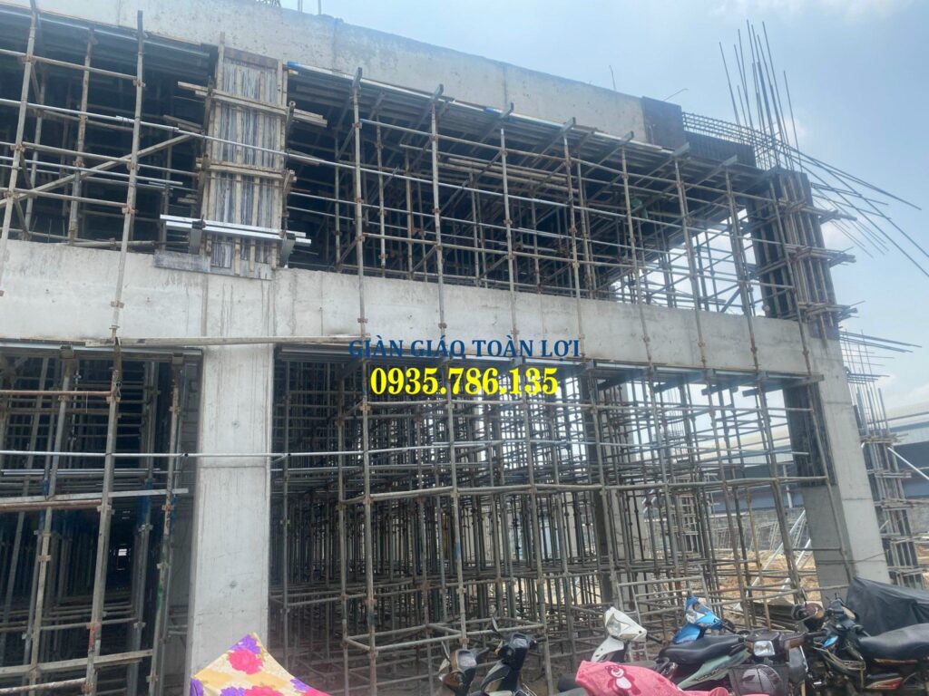 Giàn giáo Nêm là gì