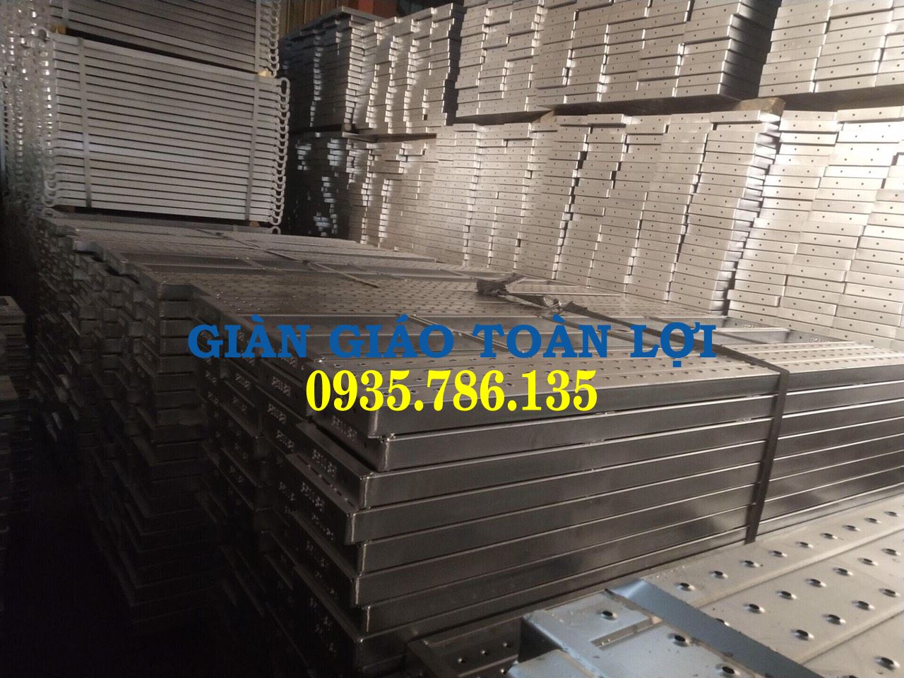 Tấm lót sàn Bs1139 kẽm chất lượng đáp ứng mọi công trình an toàn cao
