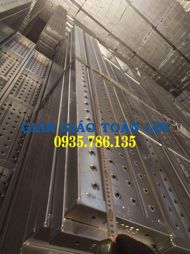tấm lót sàn bs1139 kẽm