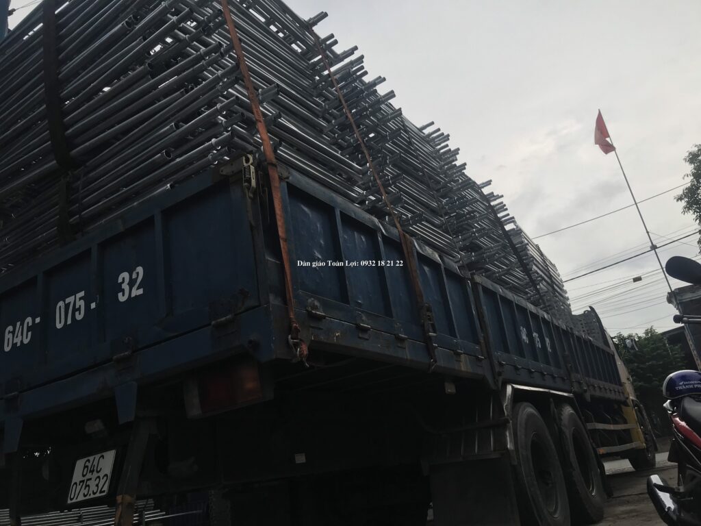 Dàn giáo khung đi công trình