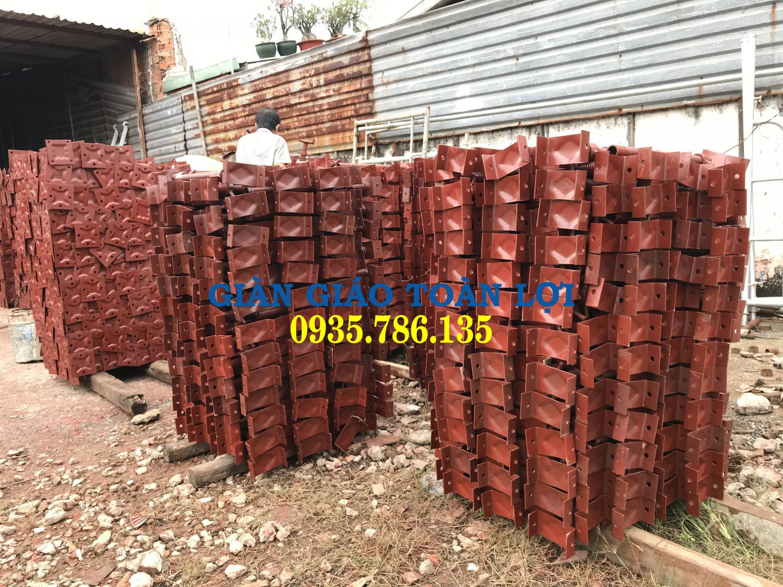Kích chân kích đầu giàn giáo D34