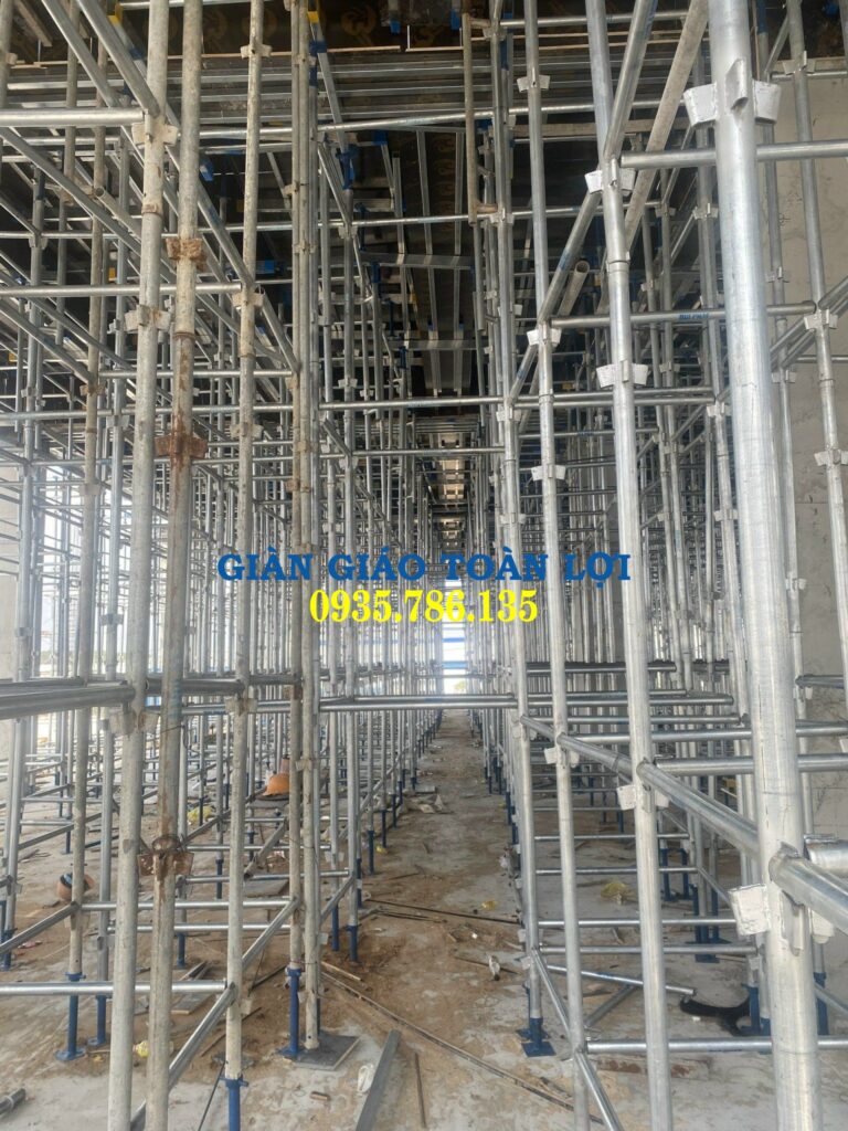 Kích tăng giàn giáo thi công tại công trình