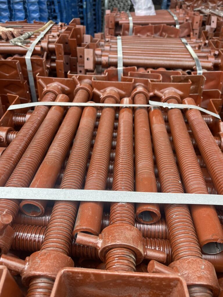 Chân Kích Giàn Giáo D34 D38 500 600mm