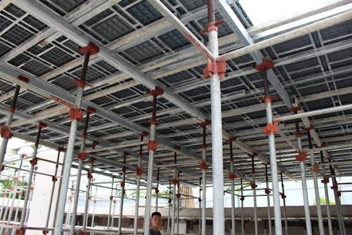 Cốp pha sàn thi công tại công trình
