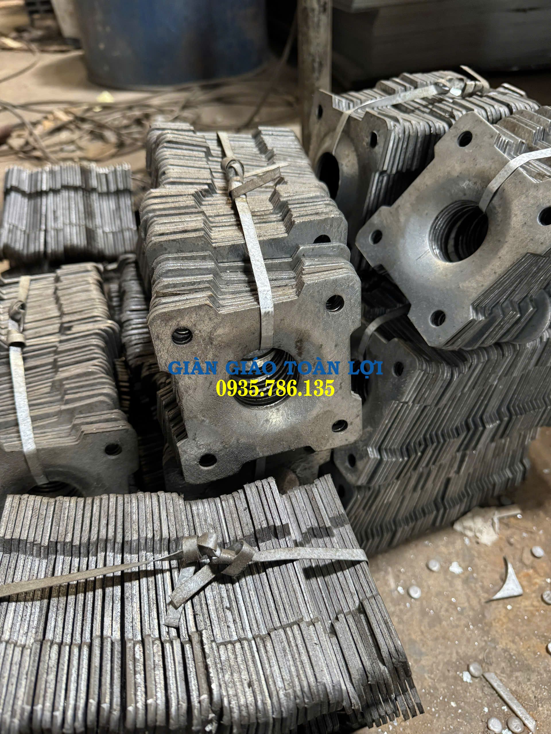 Phụ kiện giàn giáo Cây chống
