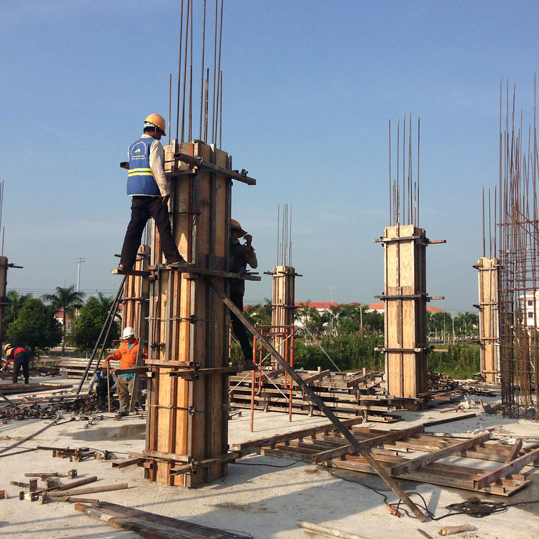 Tháo dỡ cốp pha cột