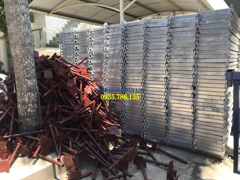 Mâm giàn giáo giá rẻ đục lỗ